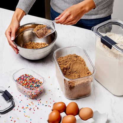 Rubbermaid Brilliance Airtight Food Storage Container | Pantry Storage Container for Flour, Sugar, and Rice | 3.7 L (16 Cup)