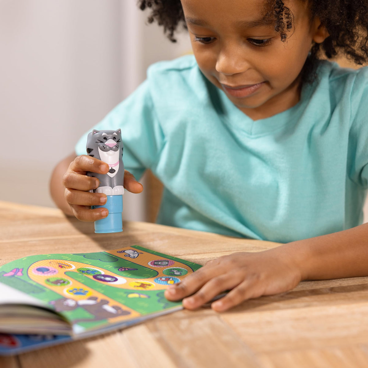Melissa & Doug Sticker Wow!™ 24-Page Activity Pad and Sticker Stamper, 300 Stickers, Arts and Crafts Fidget Toy Collectible Character – Cat - for Kids Ages 3+ - FSC Certified